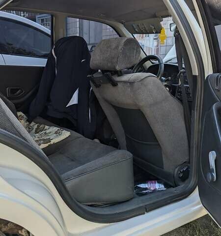 Білий Пежо 405, об'ємом двигуна 1.6 л та пробігом 473 тис. км за 1900 $, фото 20 на Automoto.ua