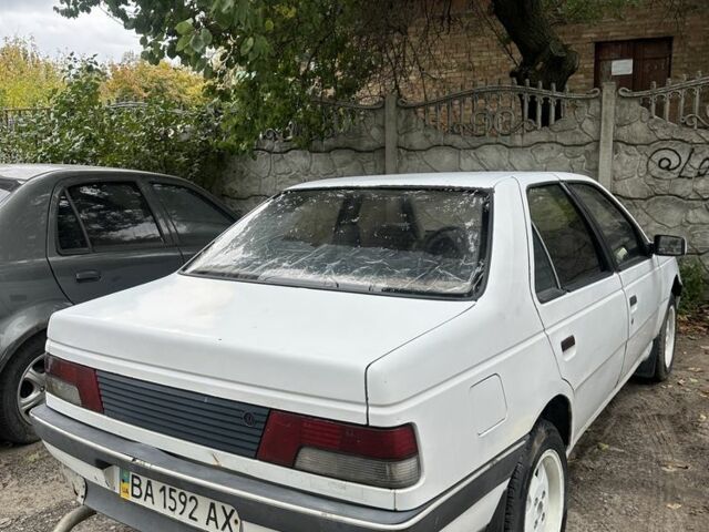 Белый Пежо 405, объемом двигателя 1.6 л и пробегом 207 тыс. км за 950 $, фото 3 на Automoto.ua