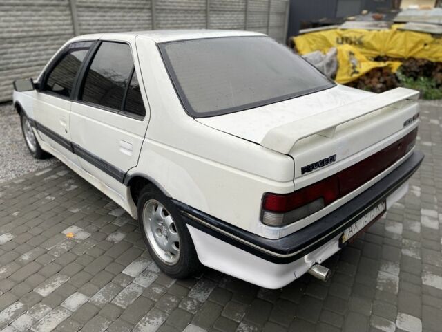 Белый Пежо 405, объемом двигателя 2 л и пробегом 160 тыс. км за 800 $, фото 3 на Automoto.ua