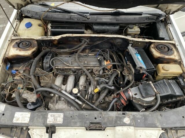 Белый Пежо 405, объемом двигателя 2 л и пробегом 160 тыс. км за 800 $, фото 9 на Automoto.ua