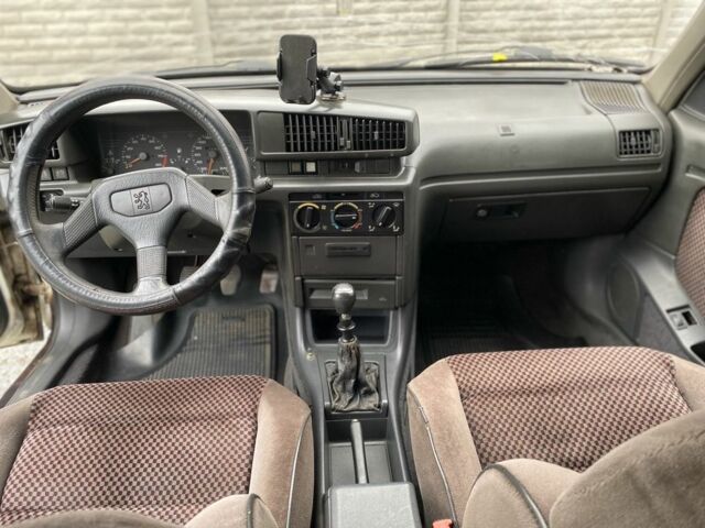 Белый Пежо 405, объемом двигателя 2 л и пробегом 160 тыс. км за 800 $, фото 7 на Automoto.ua