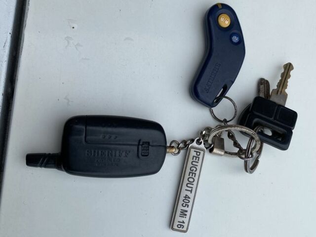 Белый Пежо 405, объемом двигателя 2 л и пробегом 160 тыс. км за 800 $, фото 11 на Automoto.ua