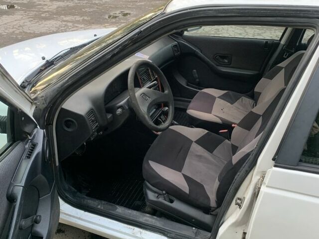 Белый Пежо 405, объемом двигателя 0 л и пробегом 1000 тыс. км за 700 $, фото 5 на Automoto.ua