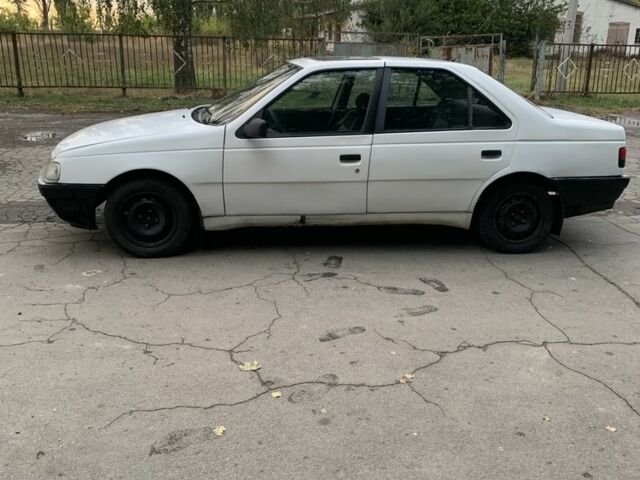 Белый Пежо 405, объемом двигателя 0 л и пробегом 1000 тыс. км за 700 $, фото 3 на Automoto.ua