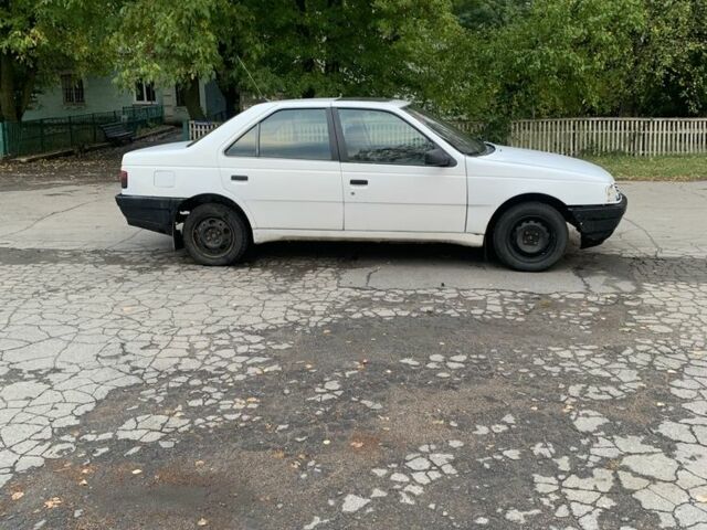 Белый Пежо 405, объемом двигателя 0 л и пробегом 1000 тыс. км за 700 $, фото 2 на Automoto.ua