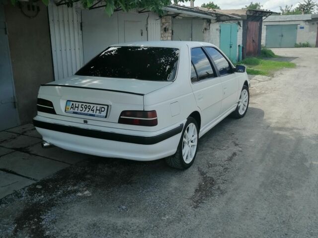 Белый Пежо 405, объемом двигателя 1.8 л и пробегом 132 тыс. км за 2900 $, фото 1 на Automoto.ua