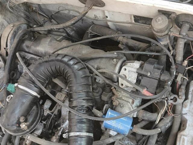 Белый Пежо 405, объемом двигателя 1.6 л и пробегом 400 тыс. км за 400 $, фото 6 на Automoto.ua