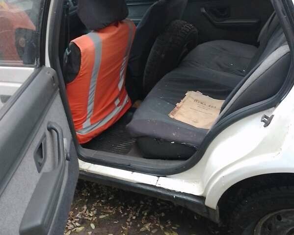 Белый Пежо 405, объемом двигателя 1.9 л и пробегом 228 тыс. км за 2000 $, фото 5 на Automoto.ua