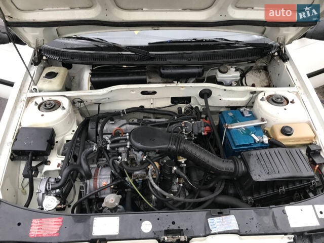 Белый Пежо 405, объемом двигателя 1.6 л и пробегом 335 тыс. км за 1100 $, фото 3 на Automoto.ua