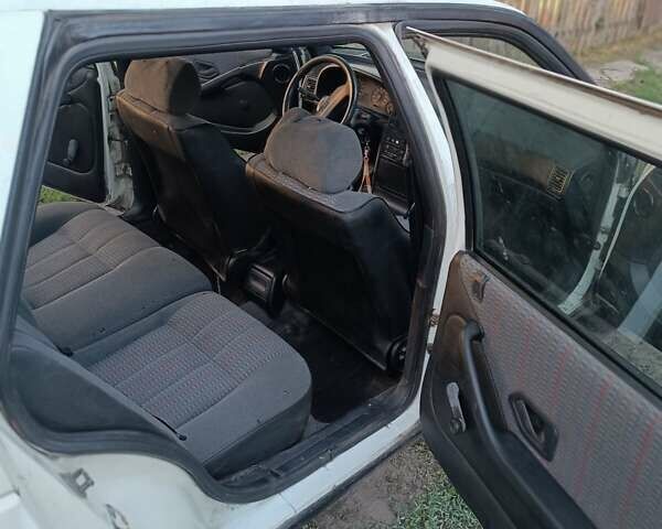 Белый Пежо 405, объемом двигателя 1.9 л и пробегом 200 тыс. км за 1800 $, фото 2 на Automoto.ua