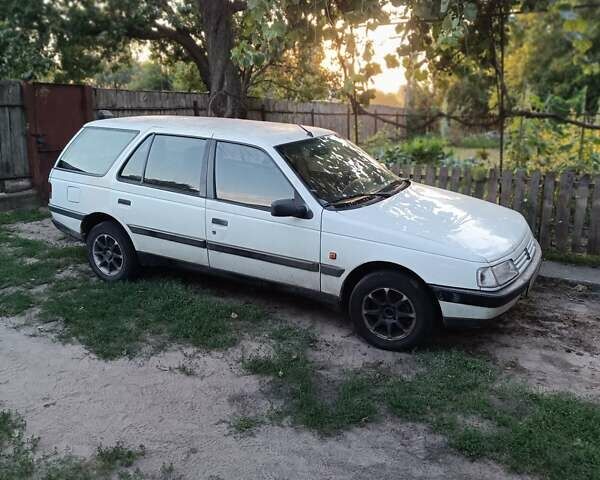 Белый Пежо 405, объемом двигателя 1.9 л и пробегом 200 тыс. км за 1800 $, фото 1 на Automoto.ua