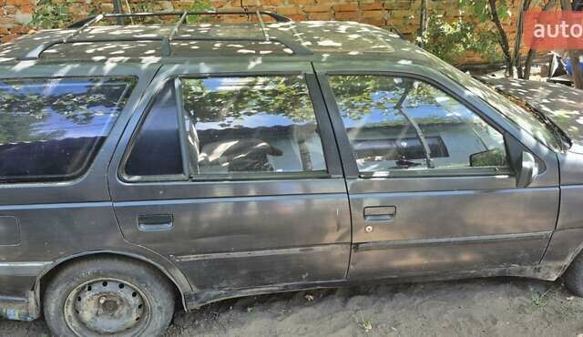 Черный Пежо 405, объемом двигателя 1.6 л и пробегом 300 тыс. км за 700 $, фото 1 на Automoto.ua