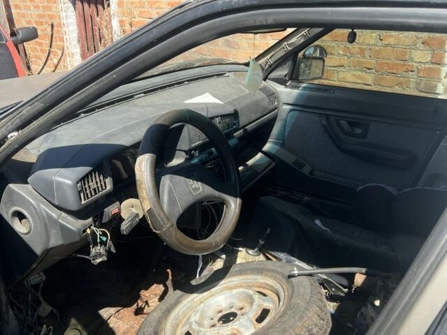 Красный Пежо 405, объемом двигателя 1.6 л и пробегом 999 тыс. км за 596 $, фото 6 на Automoto.ua