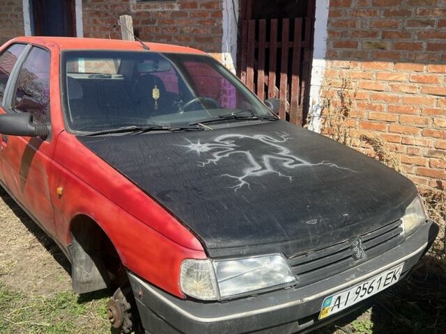 Красный Пежо 405, объемом двигателя 1.6 л и пробегом 999 тыс. км за 596 $, фото 9 на Automoto.ua