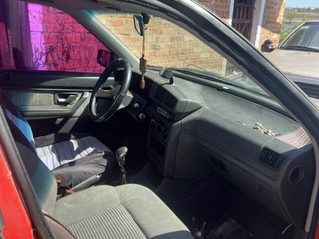 Красный Пежо 405, объемом двигателя 1.6 л и пробегом 999 тыс. км за 596 $, фото 11 на Automoto.ua