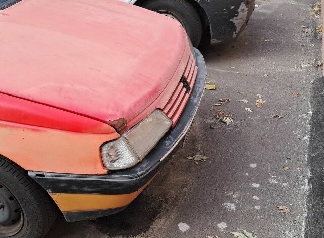 Красный Пежо 405, объемом двигателя 1.8 л и пробегом 340 тыс. км за 239 $, фото 2 на Automoto.ua