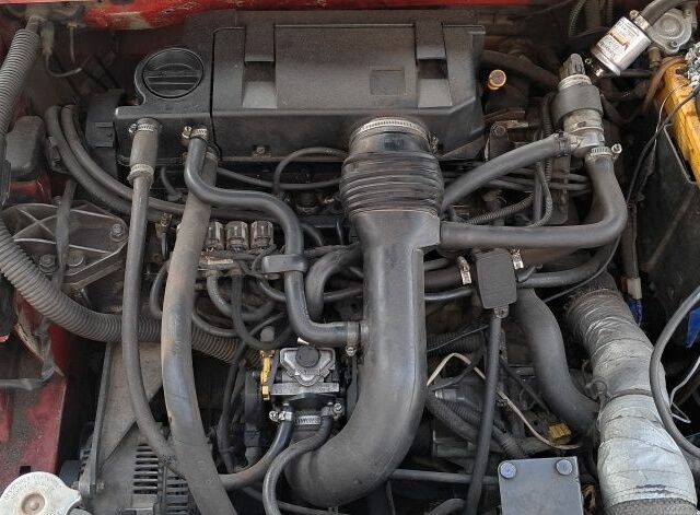 Красный Пежо 405, объемом двигателя 1.8 л и пробегом 340 тыс. км за 239 $, фото 4 на Automoto.ua