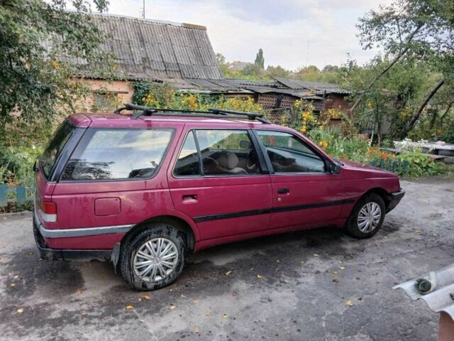 Красный Пежо 405, объемом двигателя 1.6 л и пробегом 300 тыс. км за 700 $, фото 3 на Automoto.ua