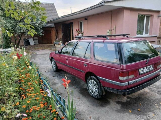 Красный Пежо 405, объемом двигателя 1.6 л и пробегом 300 тыс. км за 700 $, фото 5 на Automoto.ua