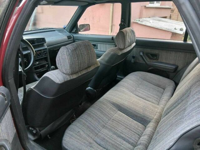 Красный Пежо 405, объемом двигателя 1.6 л и пробегом 300 тыс. км за 700 $, фото 7 на Automoto.ua