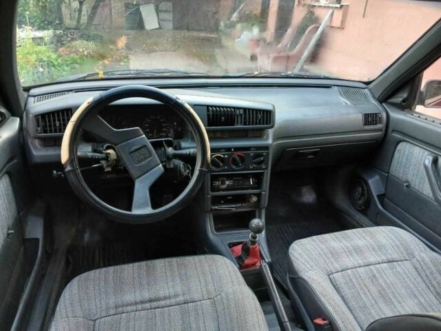 Красный Пежо 405, объемом двигателя 1.6 л и пробегом 300 тыс. км за 700 $, фото 9 на Automoto.ua