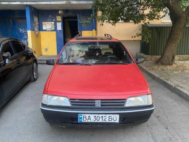 Красный Пежо 405, объемом двигателя 1.8 л и пробегом 350 тыс. км за 1309 $, фото 4 на Automoto.ua