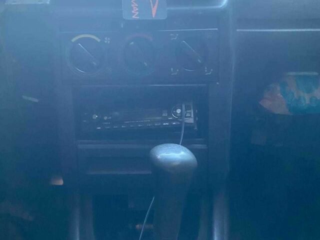 Красный Пежо 405, объемом двигателя 1.8 л и пробегом 350 тыс. км за 1309 $, фото 2 на Automoto.ua