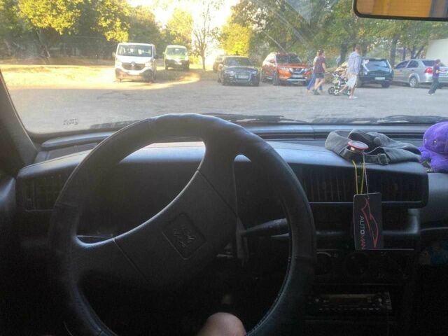 Красный Пежо 405, объемом двигателя 1.8 л и пробегом 350 тыс. км за 1309 $, фото 1 на Automoto.ua