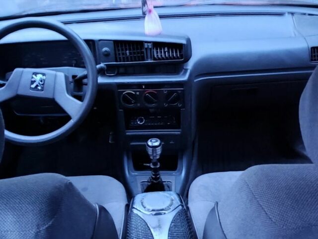 Серый Пежо 405, объемом двигателя 1.9 л и пробегом 150 тыс. км за 1000 $, фото 7 на Automoto.ua