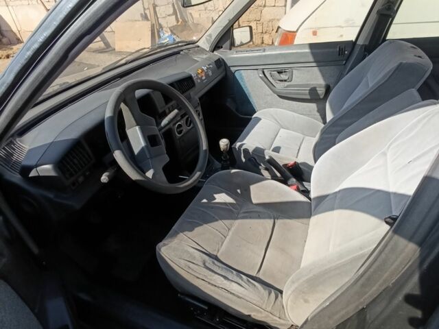 Серый Пежо 405, объемом двигателя 1.6 л и пробегом 10 тыс. км за 650 $, фото 1 на Automoto.ua