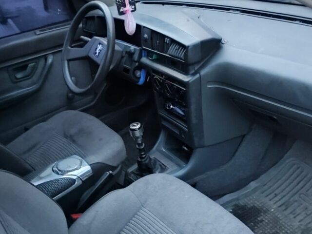 Серый Пежо 405, объемом двигателя 1.9 л и пробегом 150 тыс. км за 1000 $, фото 2 на Automoto.ua