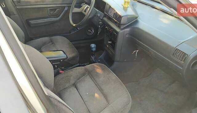 Серый Пежо 405, объемом двигателя 1.9 л и пробегом 220 тыс. км за 475 $, фото 33 на Automoto.ua