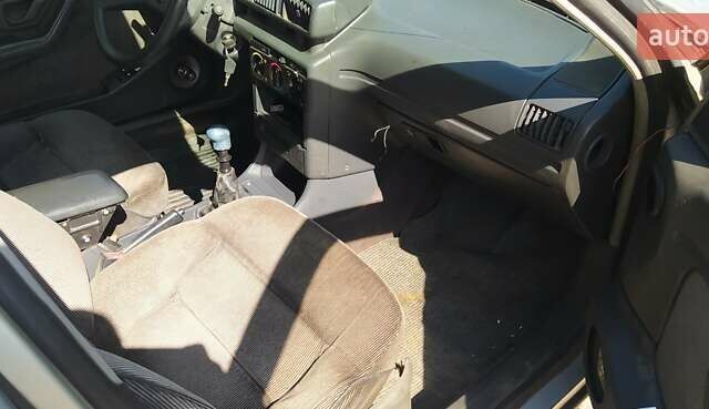 Серый Пежо 405, объемом двигателя 1.9 л и пробегом 220 тыс. км за 475 $, фото 23 на Automoto.ua