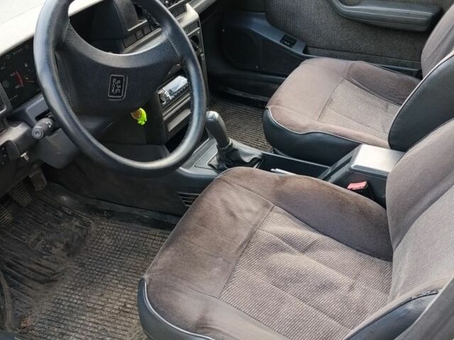 Серый Пежо 405, объемом двигателя 0 л и пробегом 250 тыс. км за 800 $, фото 3 на Automoto.ua