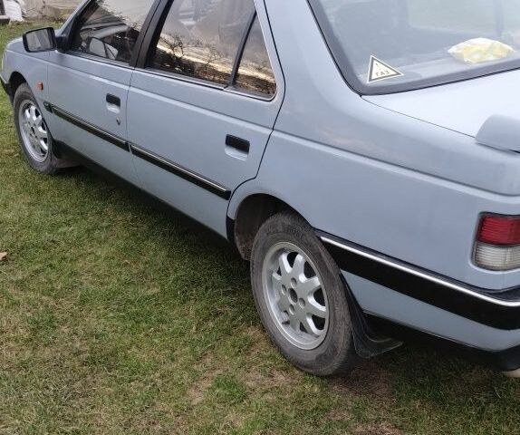 Серый Пежо 405, объемом двигателя 1.6 л и пробегом 317 тыс. км за 2000 $, фото 1 на Automoto.ua