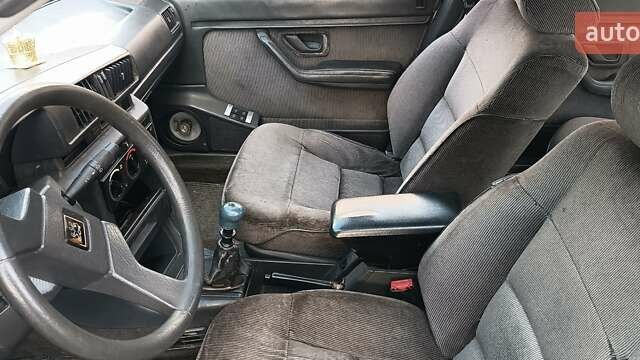 Сірий Пежо 405, об'ємом двигуна 1.9 л та пробігом 220 тис. км за 458 $, фото 16 на Automoto.ua