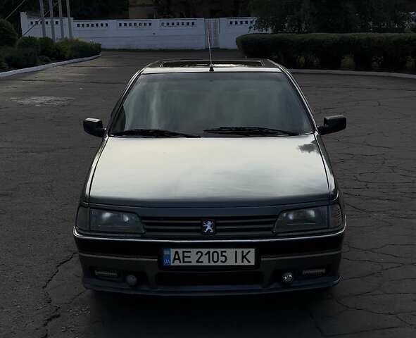 Серый Пежо 405, объемом двигателя 1.9 л и пробегом 292 тыс. км за 2000 $, фото 1 на Automoto.ua