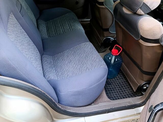 Серый Пежо 405, объемом двигателя 1.9 л и пробегом 330 тыс. км за 1290 $, фото 1 на Automoto.ua