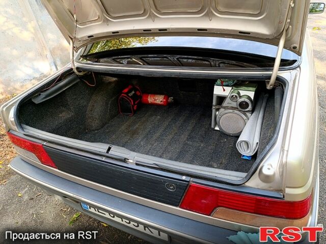 Серый Пежо 405, объемом двигателя 1.9 л и пробегом 330 тыс. км за 1290 $, фото 2 на Automoto.ua