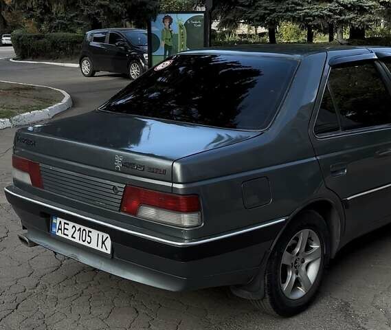 Серый Пежо 405, объемом двигателя 1.9 л и пробегом 292 тыс. км за 2000 $, фото 2 на Automoto.ua