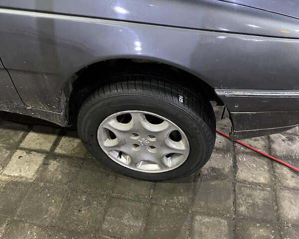 Сірий Пежо 405, об'ємом двигуна 1.6 л та пробігом 300 тис. км за 1500 $, фото 1 на Automoto.ua