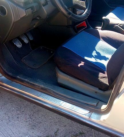 Сірий Пежо 405, об'ємом двигуна 1.6 л та пробігом 300 тис. км за 1500 $, фото 4 на Automoto.ua