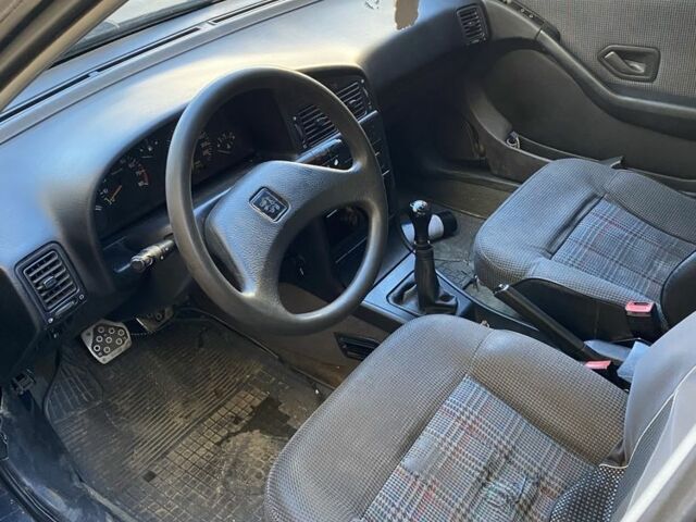 Серый Пежо 405, объемом двигателя 1.6 л и пробегом 200 тыс. км за 550 $, фото 6 на Automoto.ua