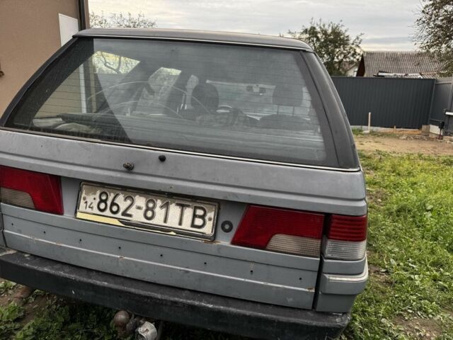 Серый Пежо 405, объемом двигателя 1.6 л и пробегом 320 тыс. км за 600 $, фото 4 на Automoto.ua