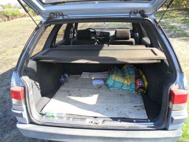 Сірий Пежо 405, об'ємом двигуна 1.9 л та пробігом 160 тис. км за 2500 $, фото 2 на Automoto.ua