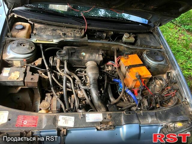 Синий Пежо 405, объемом двигателя 1.8 л и пробегом 0 тыс. км за 830 $, фото 5 на Automoto.ua