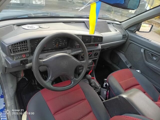 Синий Пежо 405, объемом двигателя 1.9 л и пробегом 400 тыс. км за 1200 $, фото 2 на Automoto.ua