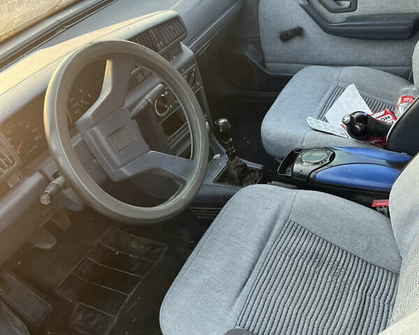 Синий Пежо 405, объемом двигателя 1.6 л и пробегом 560 тыс. км за 950 $, фото 7 на Automoto.ua