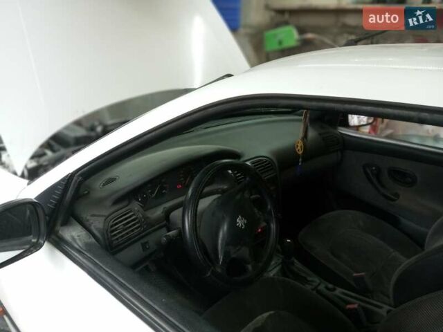 Белый Пежо 406, объемом двигателя 1.76 л и пробегом 200 тыс. км за 1850 $, фото 1 на Automoto.ua