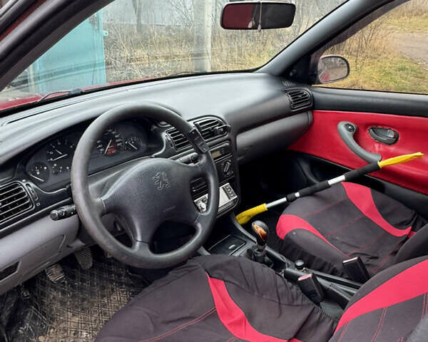 Червоний Пежо 406, об'ємом двигуна 1.8 л та пробігом 280 тис. км за 2150 $, фото 4 на Automoto.ua